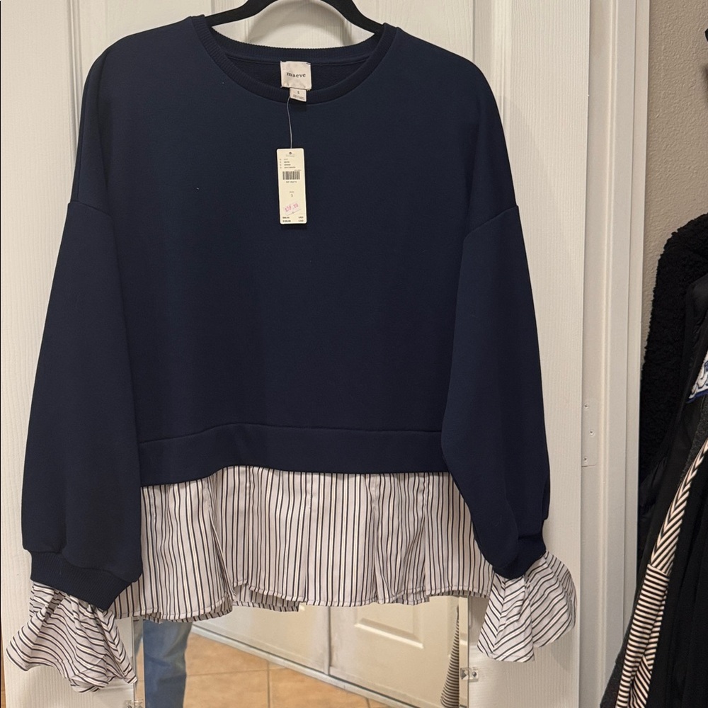 ANTHROPOLOGY 
MAEVE 
Navy Blue very light sweatshirt with Striped undershirts
